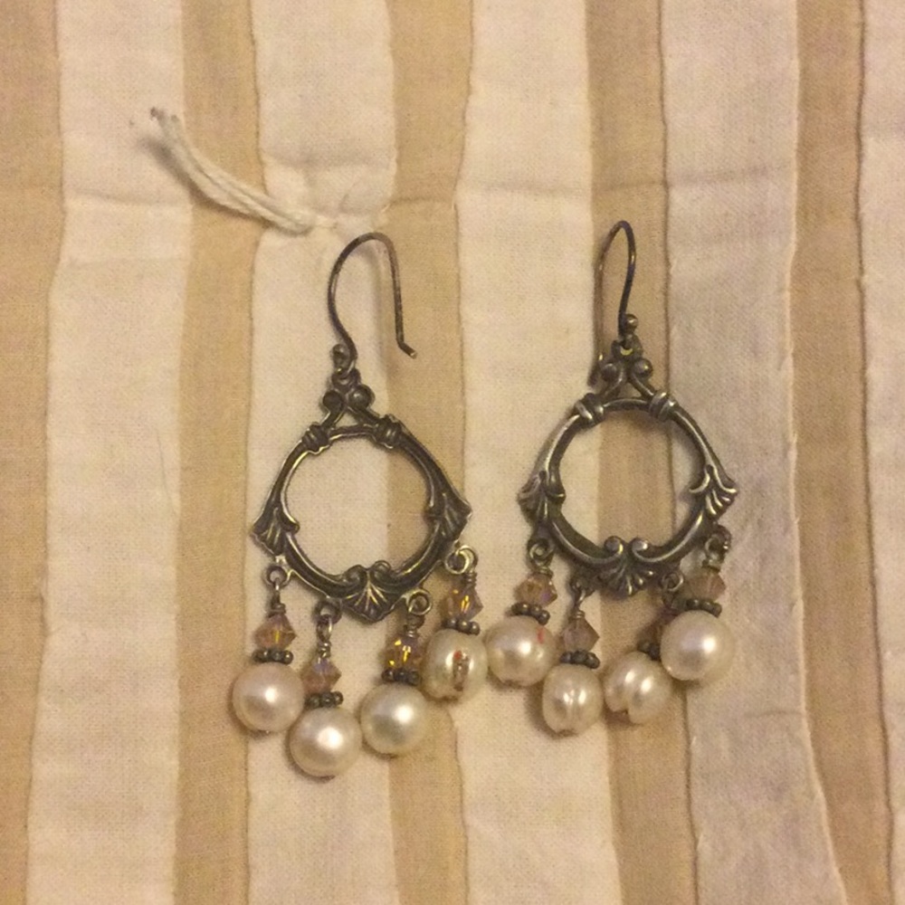 Silver and freshwater pearl earrings with crystals